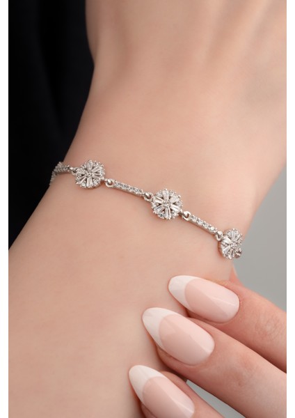 925 Ayar Gümüş Rodyumlu Zirkon Taşlı Sıralı Kar Tanesi Bileklik fırsatları