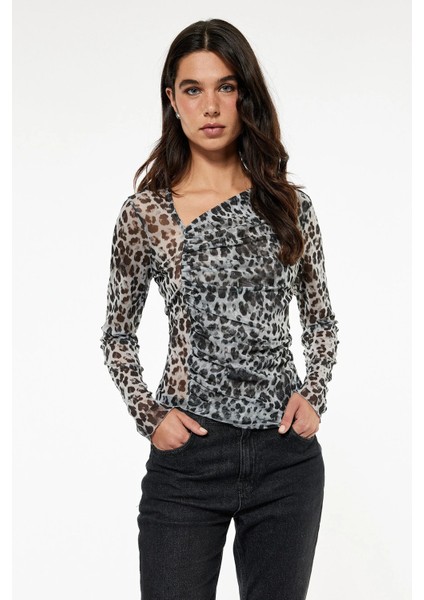 Kadın x Sibil Çetinkaya - Uzun Kollu Asimetrik Yaka Geyik Desenli Transparan Tül Bluz 6WAK80099PK