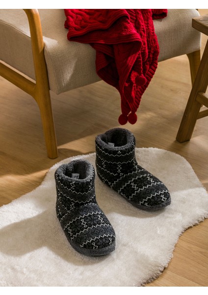 Yeni Sezon Nakış Detaylı Erkek Ev Botu