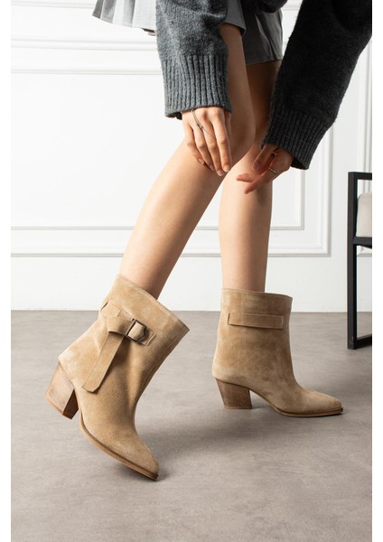 Yevena Kadın Kovboy Bot Kalın Topuklu Yandan Fiyonklu Hakiki Deri Bej Süet fiyatları