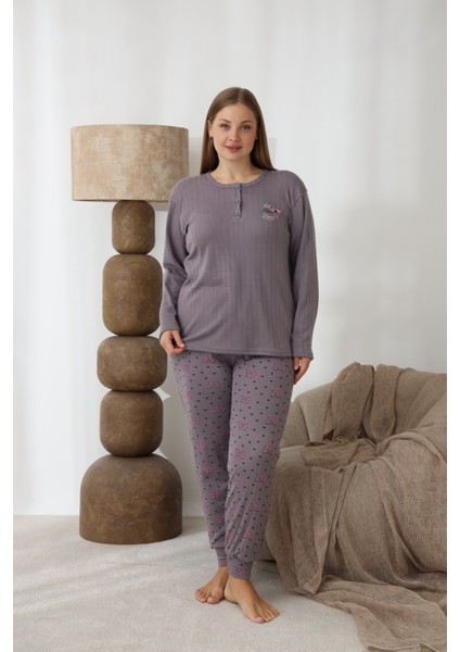 kadın Büyük Beden Desenli Yakası Düğmeli Uzun Kollu Kışlık Pijama Takımı modelleri