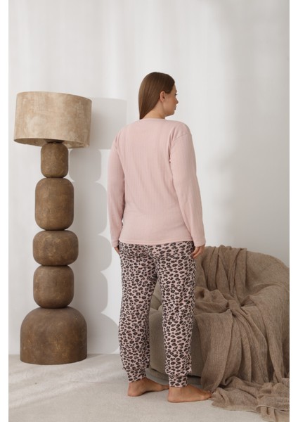 kadın Büyük Beden Desenli Yakası Düğmeli Uzun Kollu Kışlık Pijama Takımı indirimleri