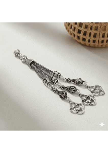 Kazaziye Temalı Foxtail Zincirli Üç Kamçılı Kararmaz Metal Püskül fiyatları