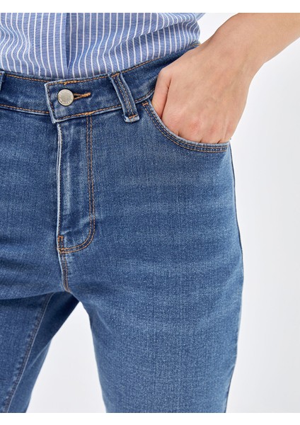 Yeni Sezon Normal Bel Bermuda Fit Kadın Jean Şort modelleri