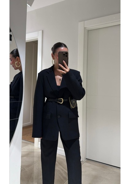 Hafif Vatkalı Çantalı Tasarım Kemer Detay Cep Görünüm Orta Boy Muadil Premium Kalite Oversize Kesim Muadil Blazer Ceket