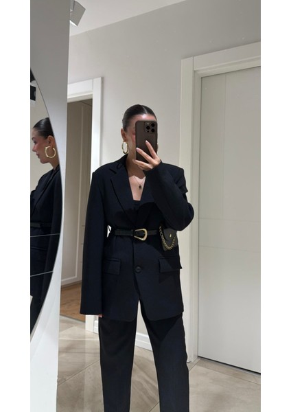 Hafif Vatkalı Çantalı Tasarım Kemer Detay Cep Görünüm Orta Boy Muadil Premium Kalite Oversize Kesim Muadil Blazer Ceket fırsatları