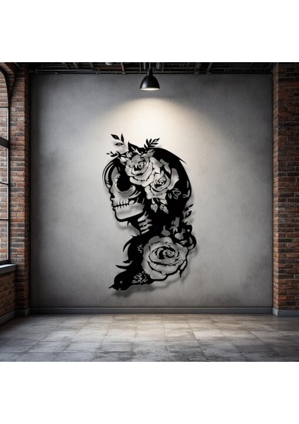 Çiçekli Kadın Kafatası Metal Duvar Dekoru – Gotik ve Sanatsal Tasarım