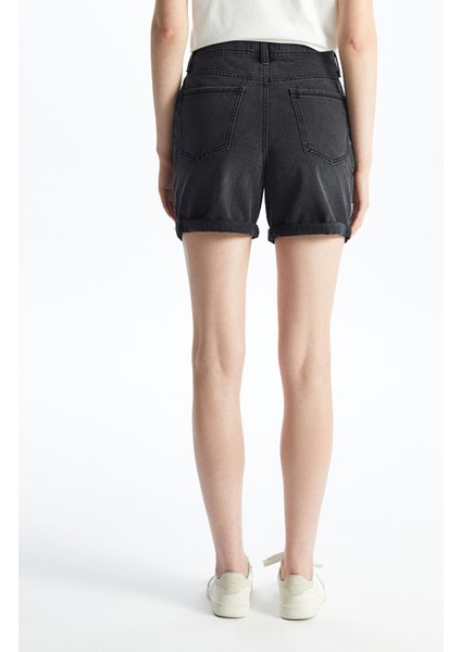 Yeni Sezon Bermuda Fit Kadın Jean Şort fırsatları