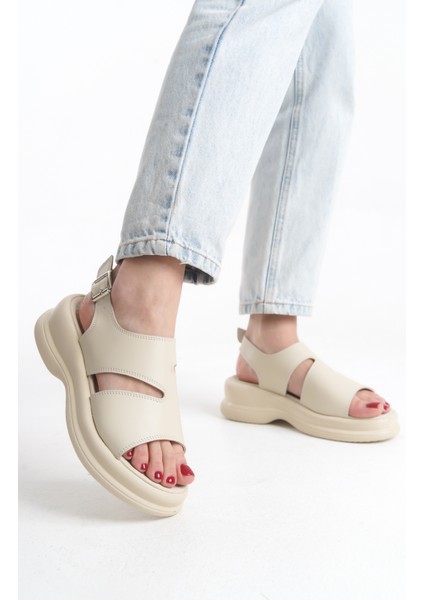 Yüksek Topuk Cilt Üstü Kapalı Yazlık Kadın Dolgu Topuk Krem Sandalet Ayakkabı