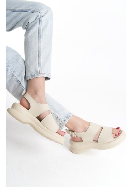 Yüksek Topuk Cilt Üstü Kapalı Yazlık Kadın Dolgu Topuk Krem Sandalet Ayakkabı modelleri