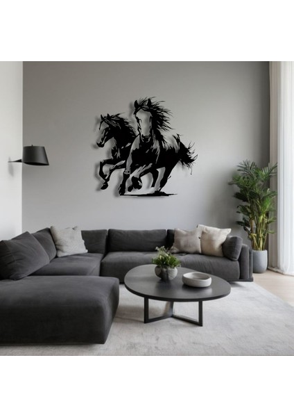 Koşan Atlar Metal Duvar Dekoru – Gücün ve Özgürlüğün Sembolü