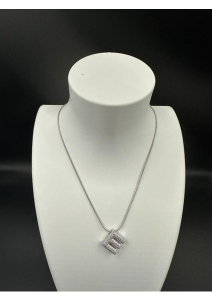 Gümüş Renk Taşlı E Harfi Kolye