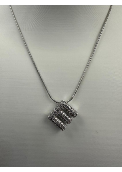 Gümüş Renk Taşlı E Harfi Kolye modelleri