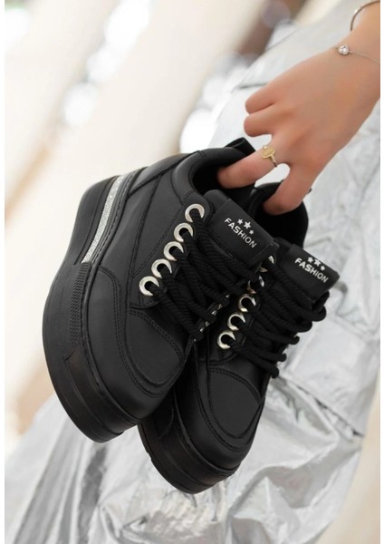 Lulu Siyah Cilt Bağcıklı Spor Ayakkabı