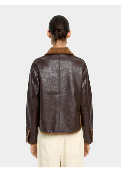 Kontrast Yakalı Deri Efektli Ceket fırsatları