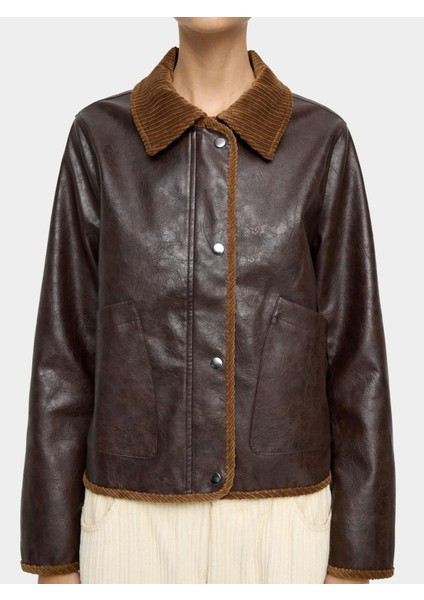 Kontrast Yakalı Deri Efektli Ceket indirimleri