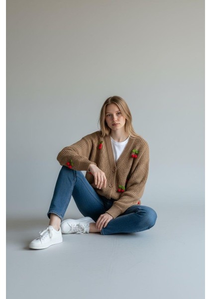 Triko Kiraz Detaylı Cotton Angora Yünlü Uzun Kollu Kazak fiyatları