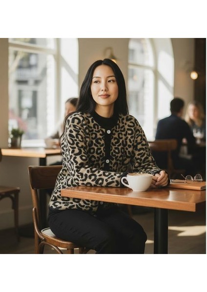 Uzun Kollu Leopar Desenli Kaliteli Yünlü Hırka