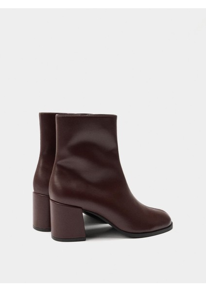 Blok Topuklu ve Üst Dikişli Bilekte Bot fırsatları