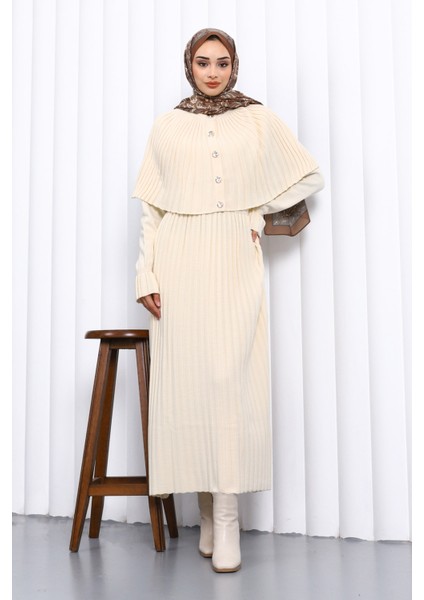 Krem Pelerin Detaylı Uzun Triko Elbise
