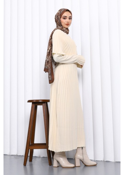 Krem Pelerin Detaylı Uzun Triko Elbise fırsatları
