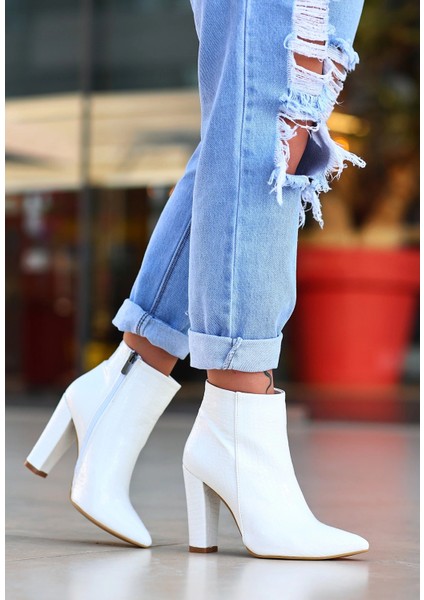 Nrtmsa Loora Beyaz Rugan Desenli Topuklu Bot (Numara: 40) fırsatları