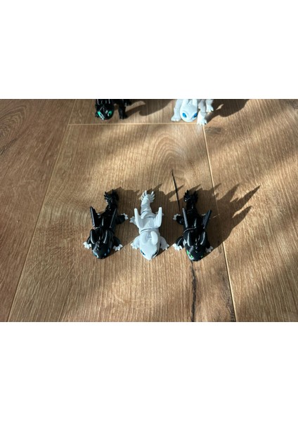 Ejderhanı Nasıl Eğitirsin - Dişsiz Toothless & Işığın Öfkesi + 3 Adet Yavru Aile Seti - 5 Adet Hareketli Ejderha