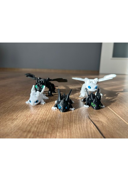 Ejderhanı Nasıl Eğitirsin - Dişsiz Toothless & Işığın Öfkesi + 3 Adet Yavru Aile Seti - 5 Adet Hareketli Ejderha