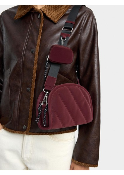 Yumuşak Dokulu Charm'lı Çapraz Askılı Çanta