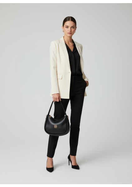 Metal Amblemli Siyah Hobo Omuz Çantası modelleri