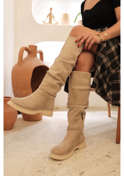 Nıvra Bej Süet Dikişli Taban Fermuarlı Diz Altı Körüklü Günlük Kadın Bot modelleri