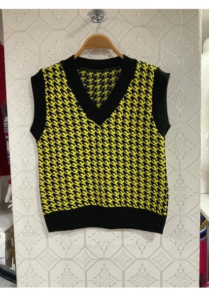 Kadın Kazayağı Desenli V Yaka Triko Süveter fiyatları