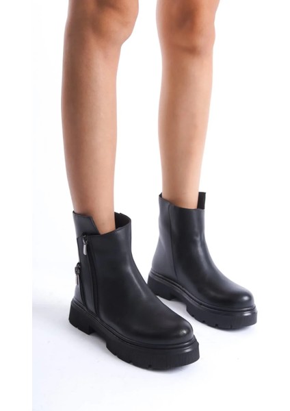 Menta Siyah Cilt Fermuar Aksesuarlı Bot