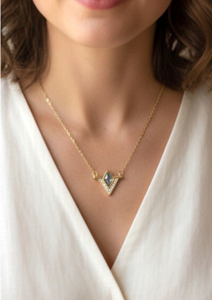 Çelik Üçgen Geometrik Kolye Lüks Baget Taşlı Minimalist Kararmaz Takı fiyatları