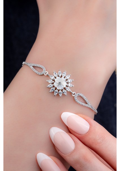 925 Ayar Gümüş Rodyumlu Zirkon Sedef Taşlı Bileklik fırsatları