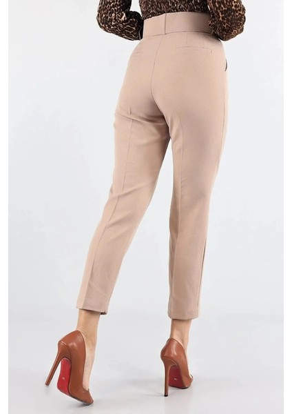 Slim Fit Havuç Paça Kemerli Kadın Pantolon – Zamansız Şıklık, Maksimum Konfor, Modern Siluet fiyatları