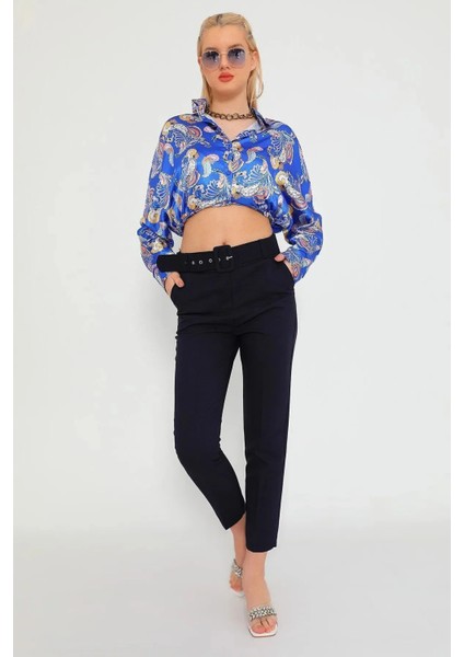 Slim Fit Havuç Paça Kemerli Kadın Pantolon – Zamansız Şıklık, Maksimum Konfor, Modern Siluet