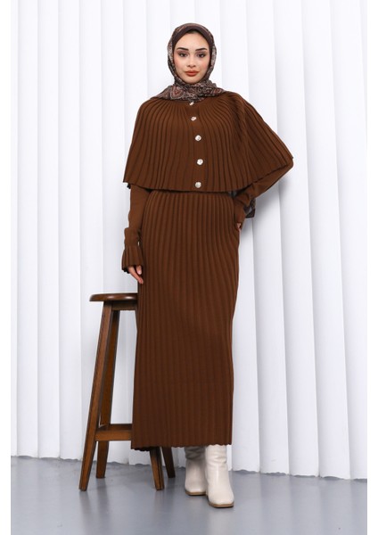 Kahverengi Pelerin Detaylı Uzun Triko Elbise