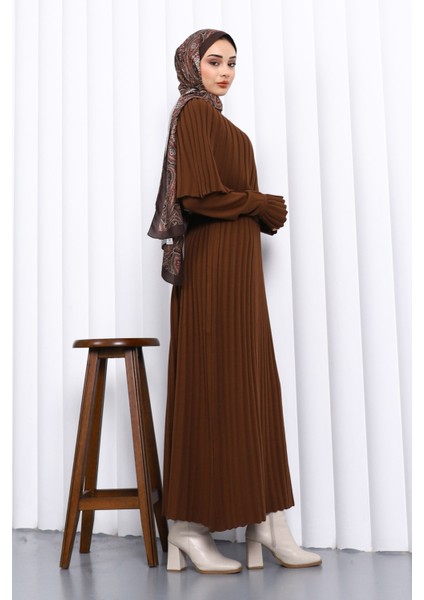 Kahverengi Pelerin Detaylı Uzun Triko Elbise fırsatları