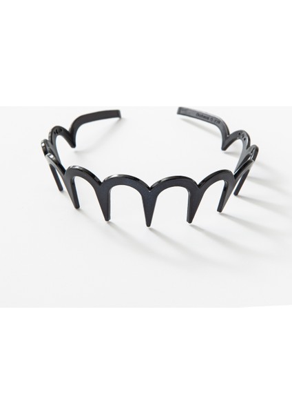 Siyah Renk Köpek Balığı Dişli Kemik Taç