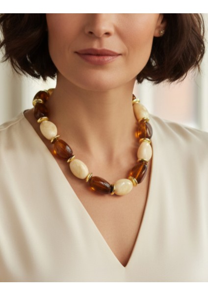 Gösterişli Kehribar Görünümlü Büyük Boncuk Kolye Çelik Klipsli Altın Rengi Statement Takı