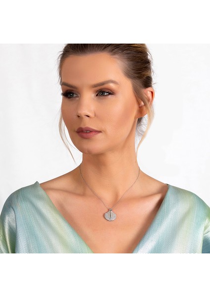 Zirkon Taşlı Istiridye Tasarım Isme Özel Yazılı 925 Ayar Gümüş Kadın Kolye modelleri