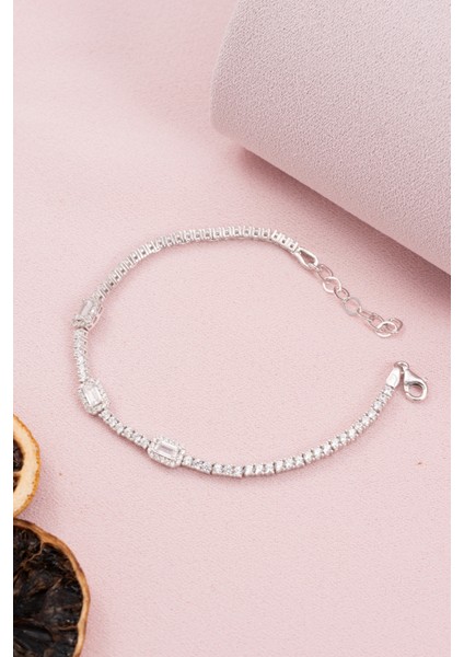 925 Ayar Gümüş Rodyumlu Zirkon Taşlı Su Yolu Minimalist Baget Bileklik fiyatları