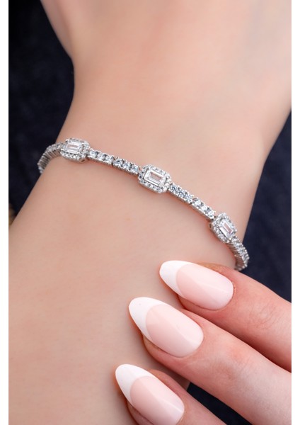 925 Ayar Gümüş Rodyumlu Zirkon Taşlı Su Yolu Minimalist Baget Bileklik fırsatları