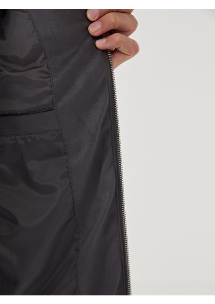 Yeni Sezon Slim Fit Dik Yaka Erkek Şişme Yelek fırsatları