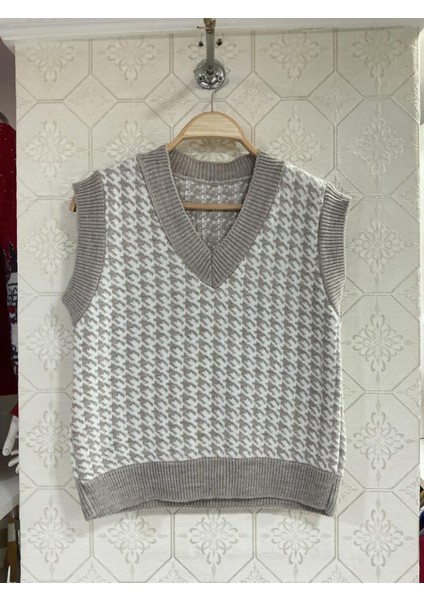 Kadın Kazayağı Desenli V Yaka Triko Süveter