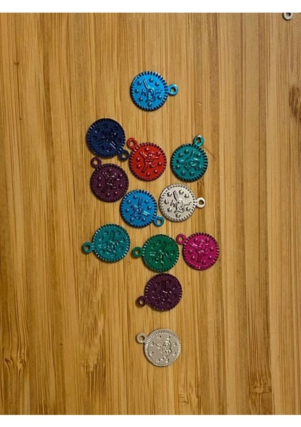 Ince Kaplama Tuğra Plastik Pul 11MM. Tahmini 240-250 Adet Civarı. Renkli.