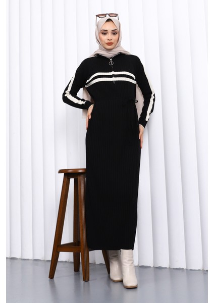 Siyah Yaka Fermuarlı Fitilli Çizgili Triko Elbise