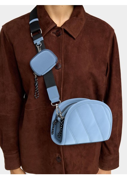 Yumuşak Dokulu Charm'lı Çapraz Askılı Çanta