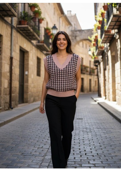 Kadın Kazayağı Desenli V Yaka Triko Süveter